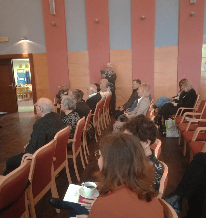 Zdjęcie przedstawia uczestników konferencji