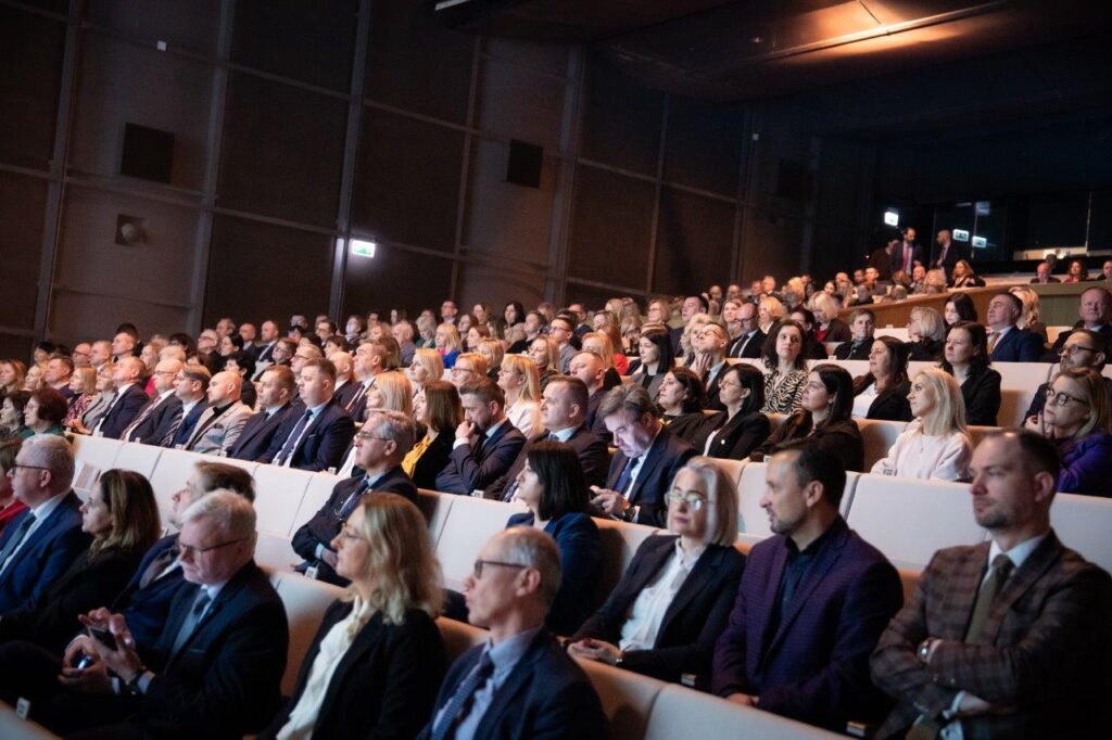 Zdjęcie przedstawiające widownię Konferencji Publicznych Służb Zatrudnienia