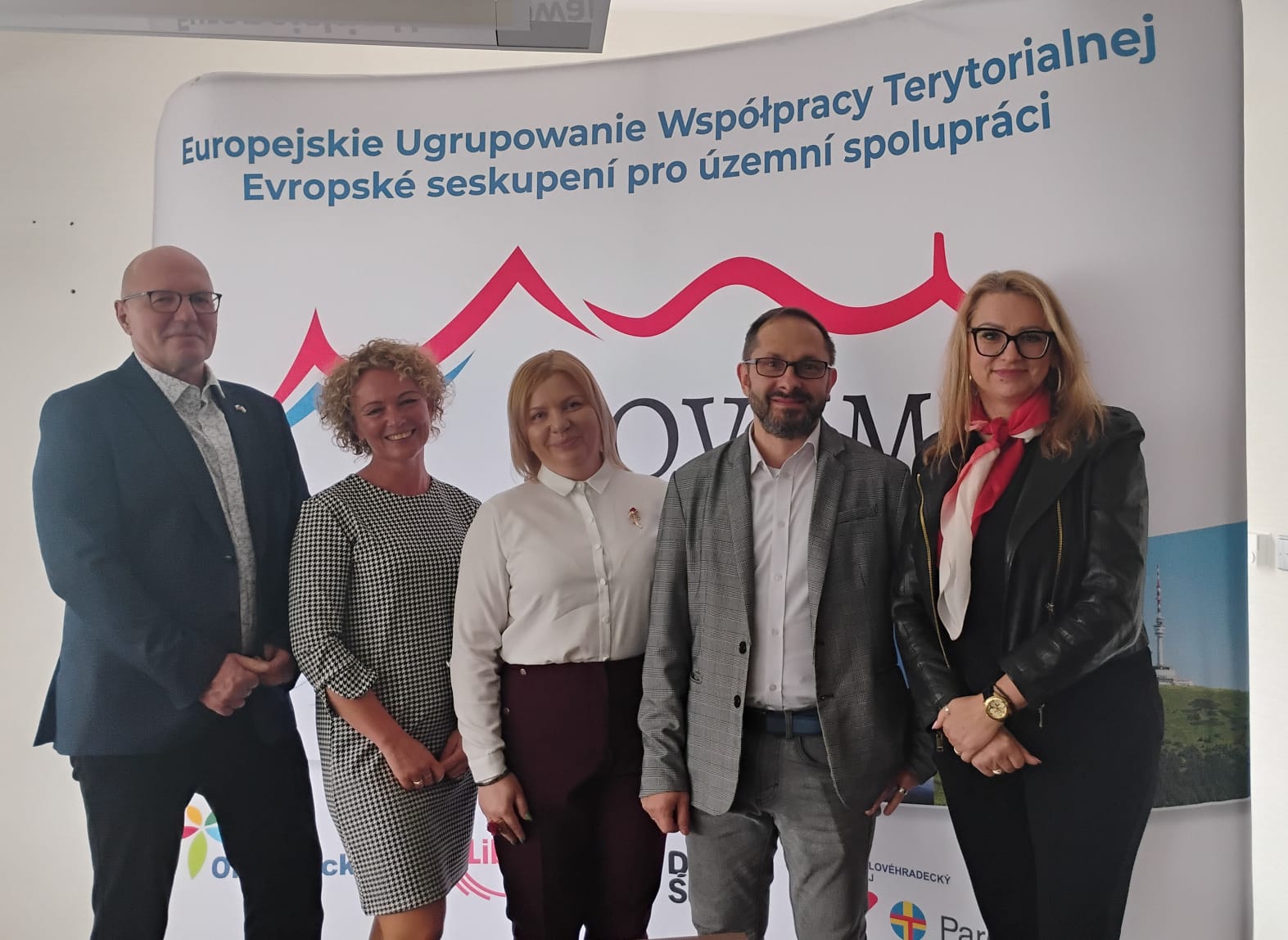 grafika przedstawiająca uczestników spotkania